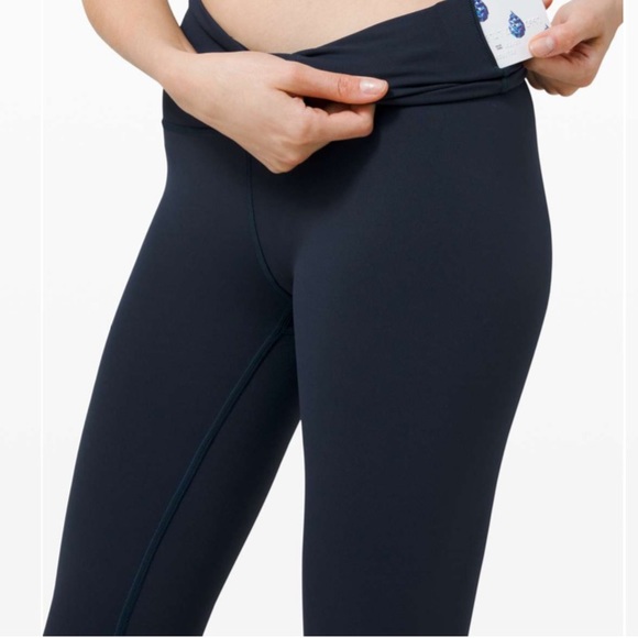 Lulu Wunder Train 21” in Navy - Picture 3 of 5